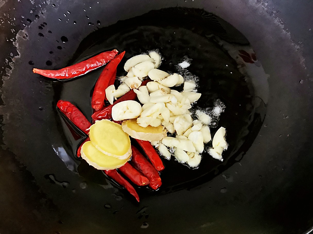 香辣鴨血的做法-香辣味炒菜譜-易網健康養生網 香辣鴨血的做法-香辣味炒菜譜