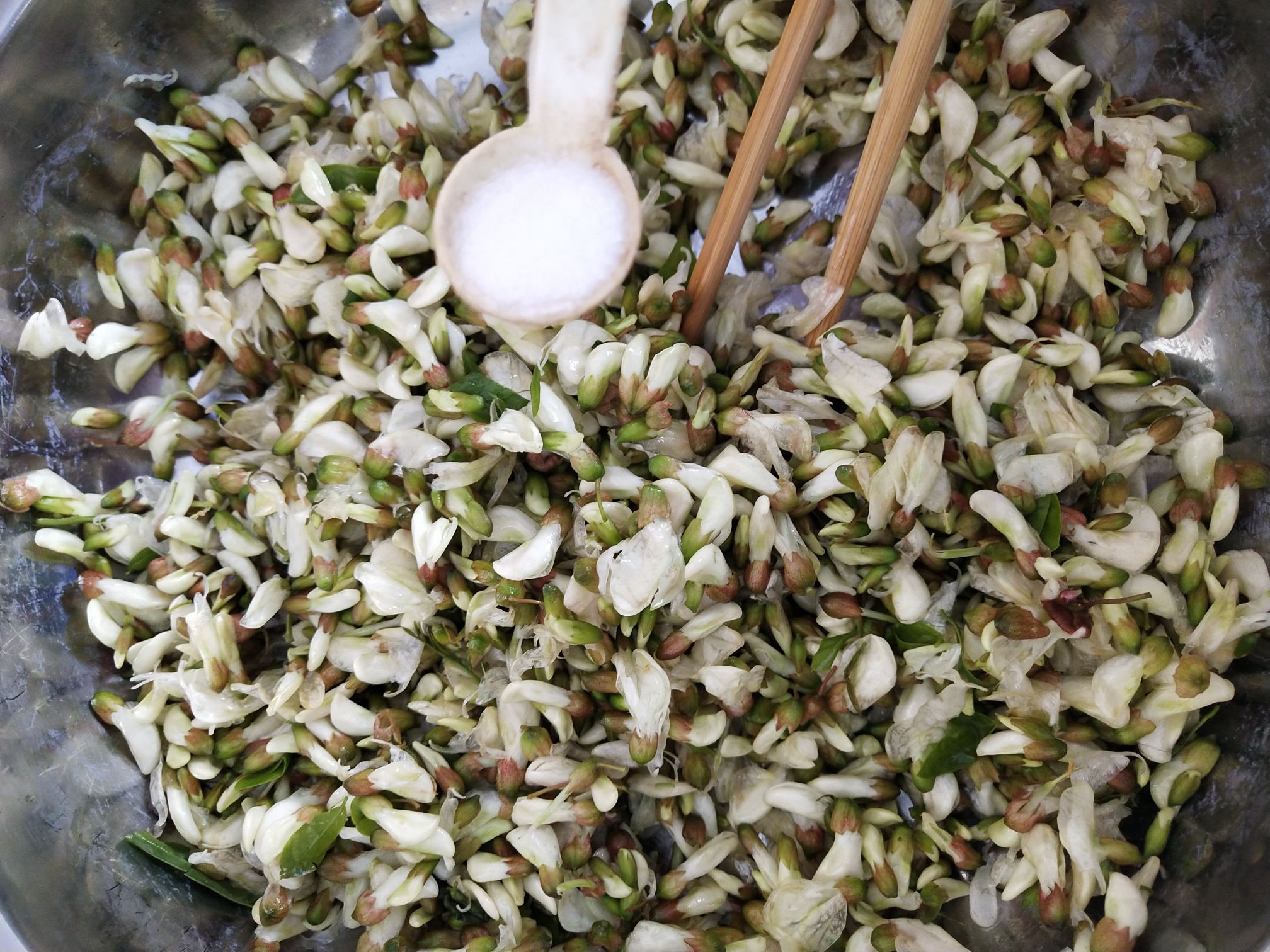 蒸槐花的做法-家常味蒸菜譜-易網健康養生網 蒸槐花的做法-家常味蒸菜譜