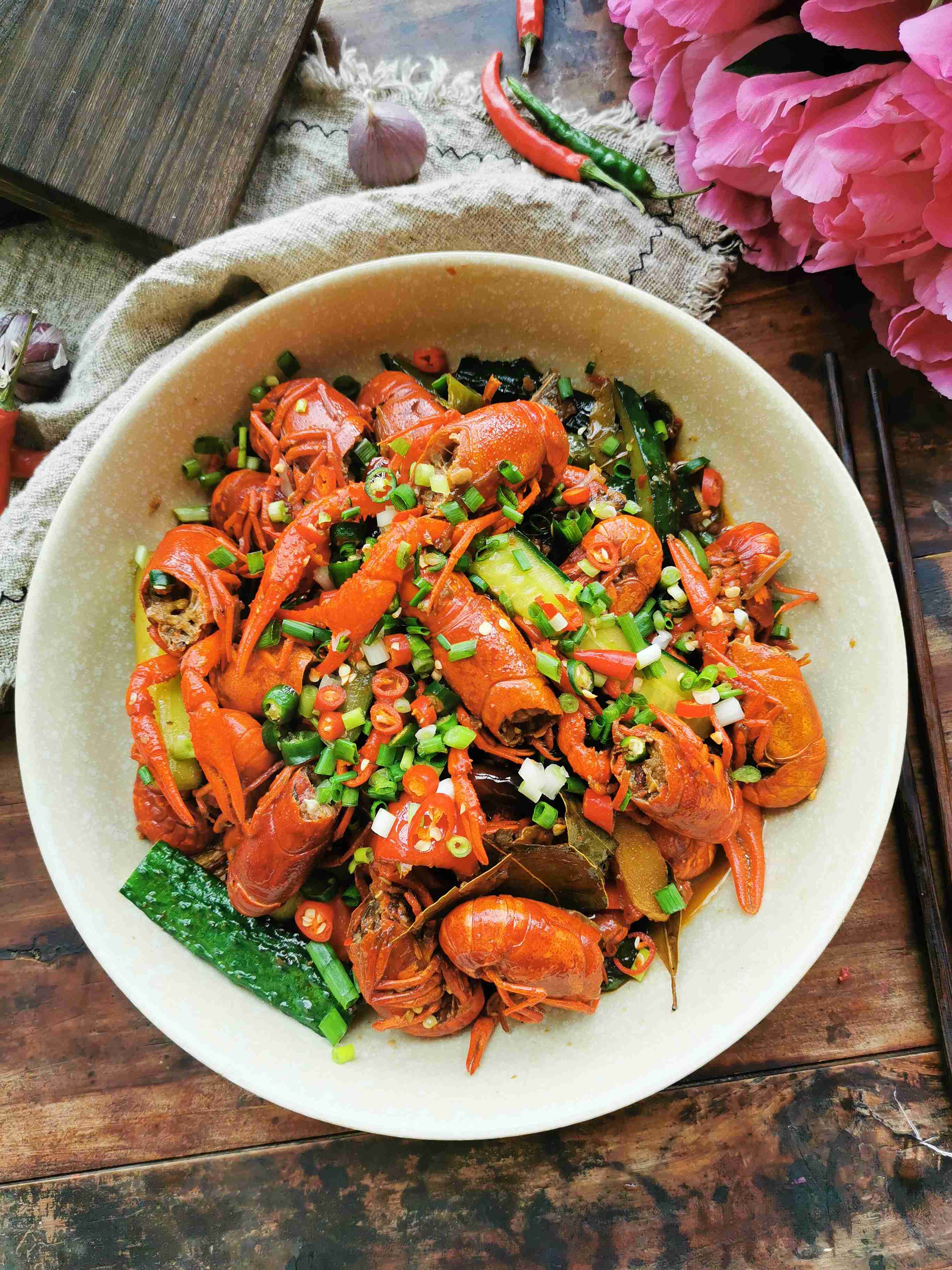 香辣小龍蝦的做法-香辣味炒菜譜-易網(wǎng)健康養(yǎng)生網(wǎng) 香辣小龍蝦的做法-香辣味炒菜譜