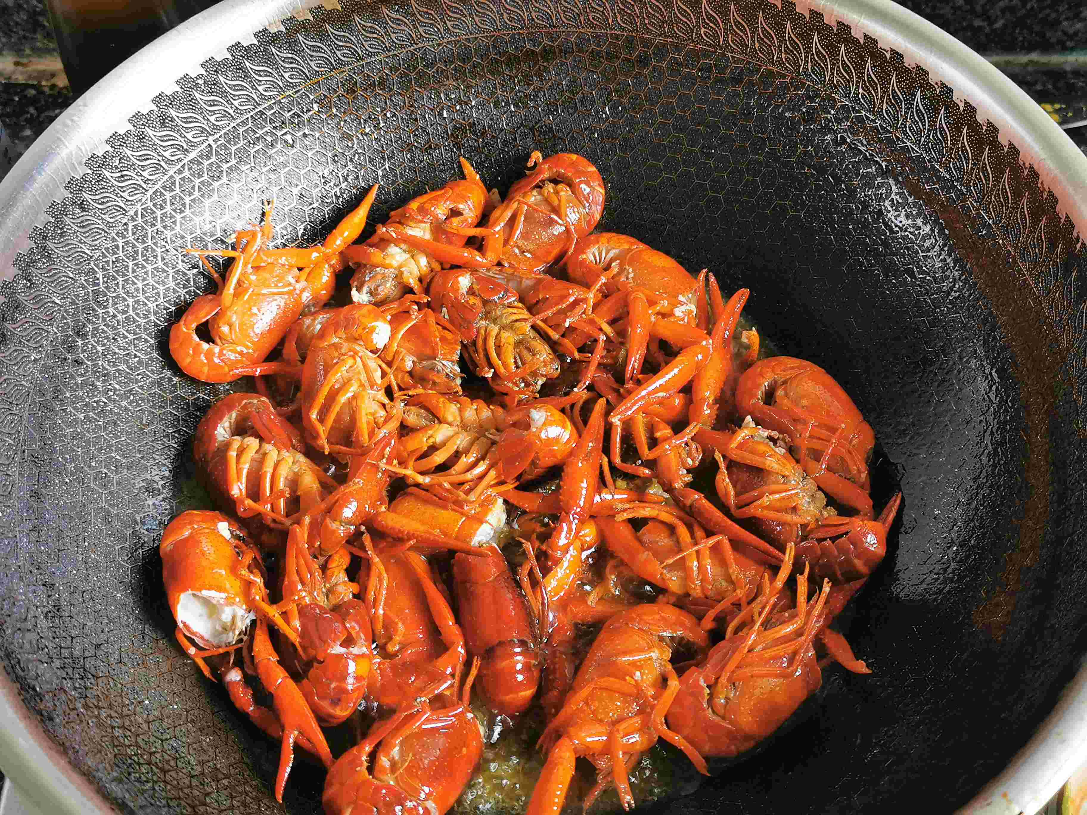 香辣小龍蝦的做法-香辣味炒菜譜-易網(wǎng)健康養(yǎng)生網(wǎng) 香辣小龍蝦的做法-香辣味炒菜譜