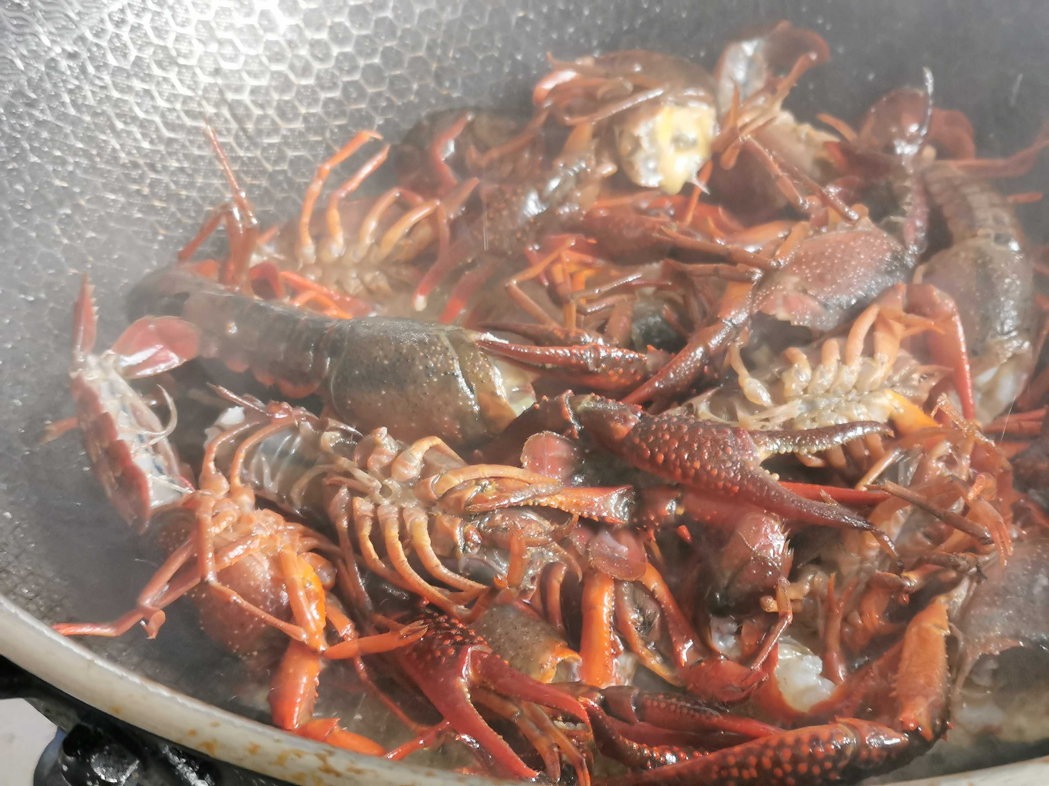 香辣小龍蝦的做法-香辣味炒菜譜-易網(wǎng)健康養(yǎng)生網(wǎng) 香辣小龍蝦的做法-香辣味炒菜譜