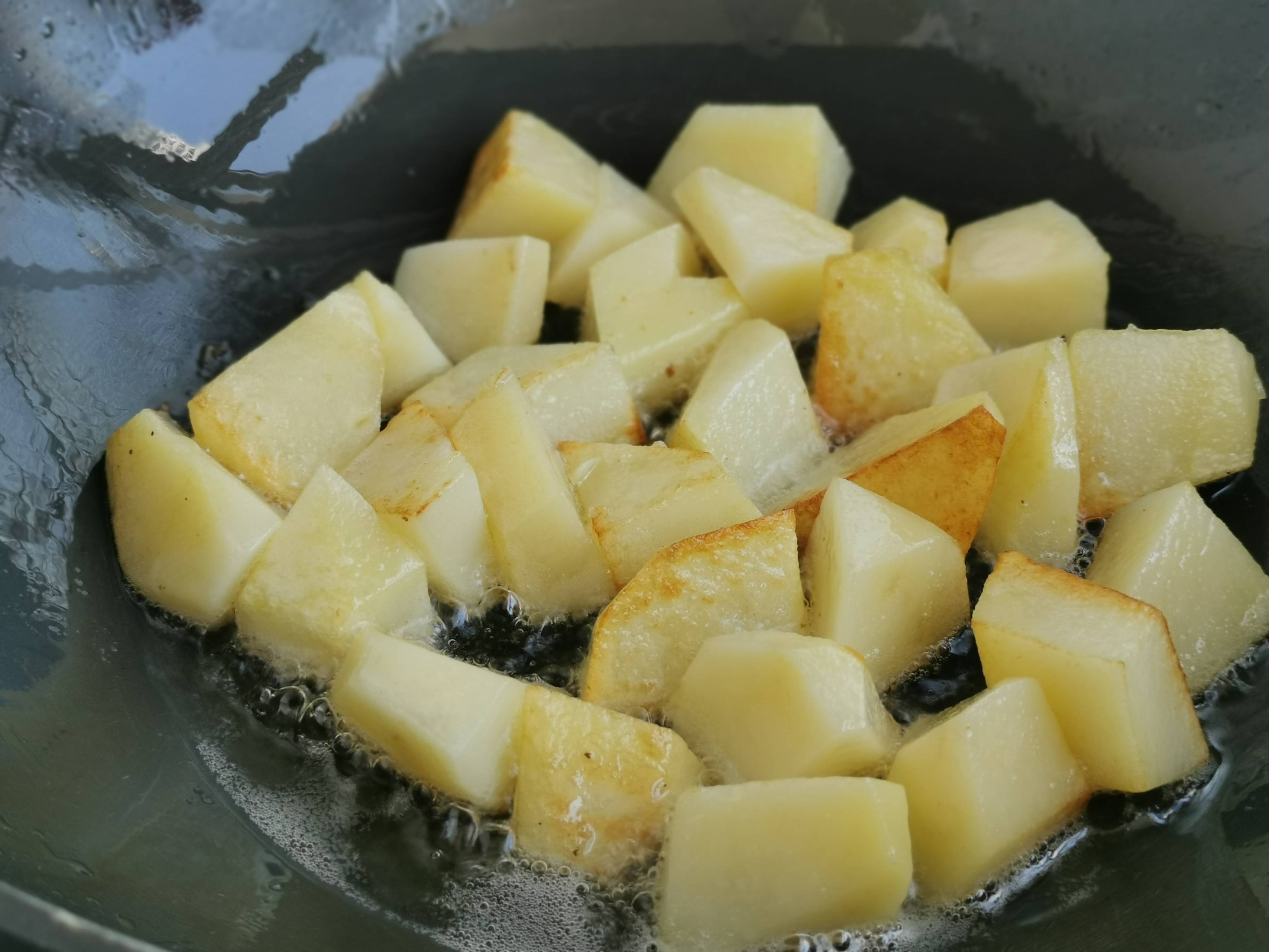 月牙骨燉土豆的做法-家常味燉菜譜-易網健康養生網 月牙骨燉土豆的做法-家常味燉菜譜