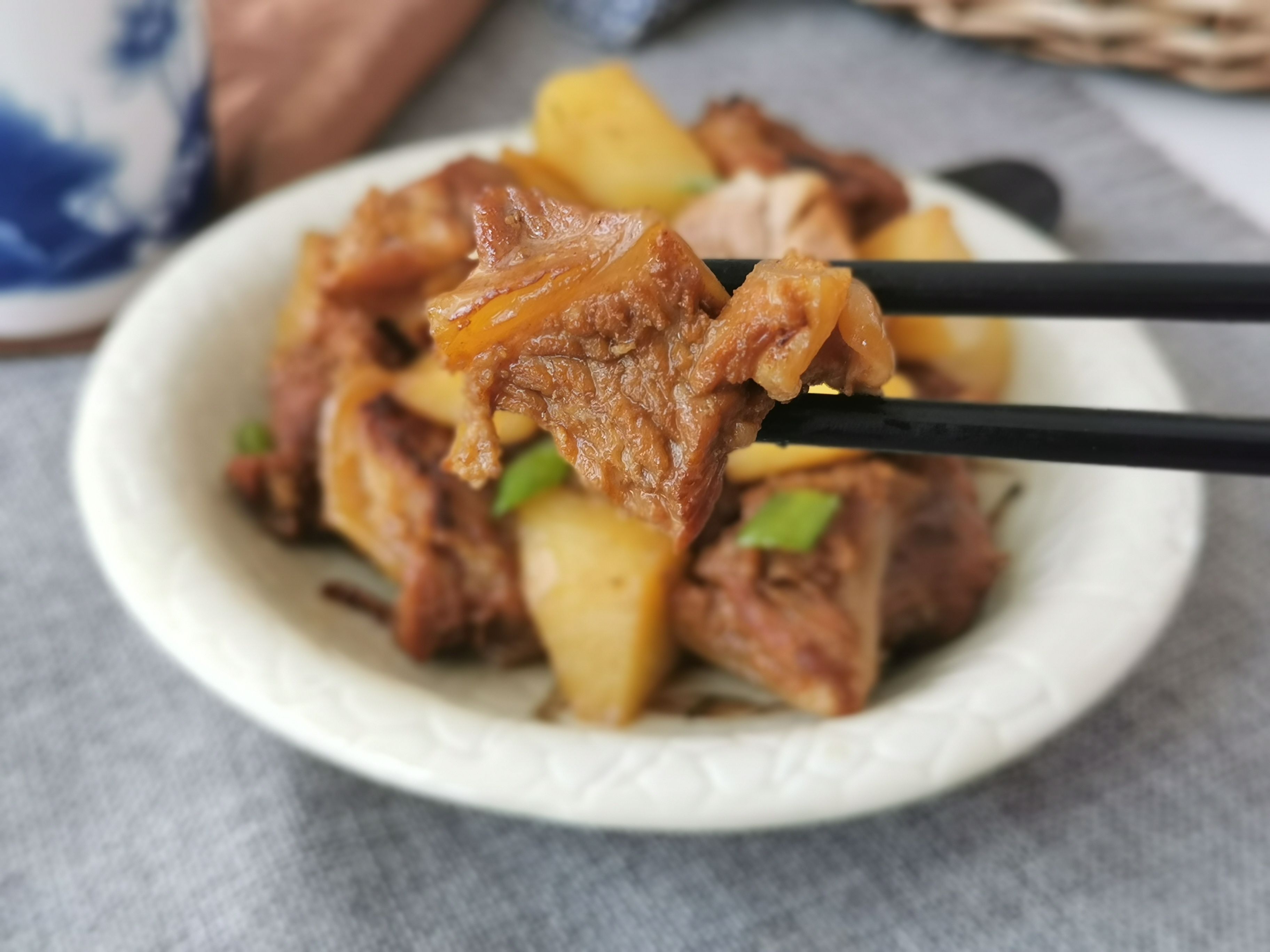 月牙骨燉土豆的做法-家常味燉菜譜-易網健康養生網 月牙骨燉土豆的做法-家常味燉菜譜