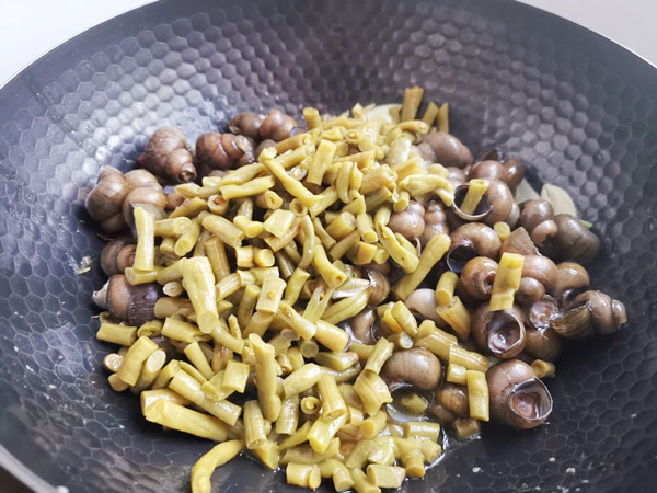 酸豆角炒田螺的做法-香辣味炒菜譜-易網(wǎng)健康養(yǎng)生網(wǎng) 酸豆角炒田螺的做法-香辣味炒菜譜