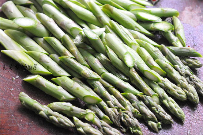 蘆筍炒煮雞蛋的做法-家常味炒菜譜-易網健康養生網 蘆筍炒煮雞蛋的做法-家常味炒菜譜