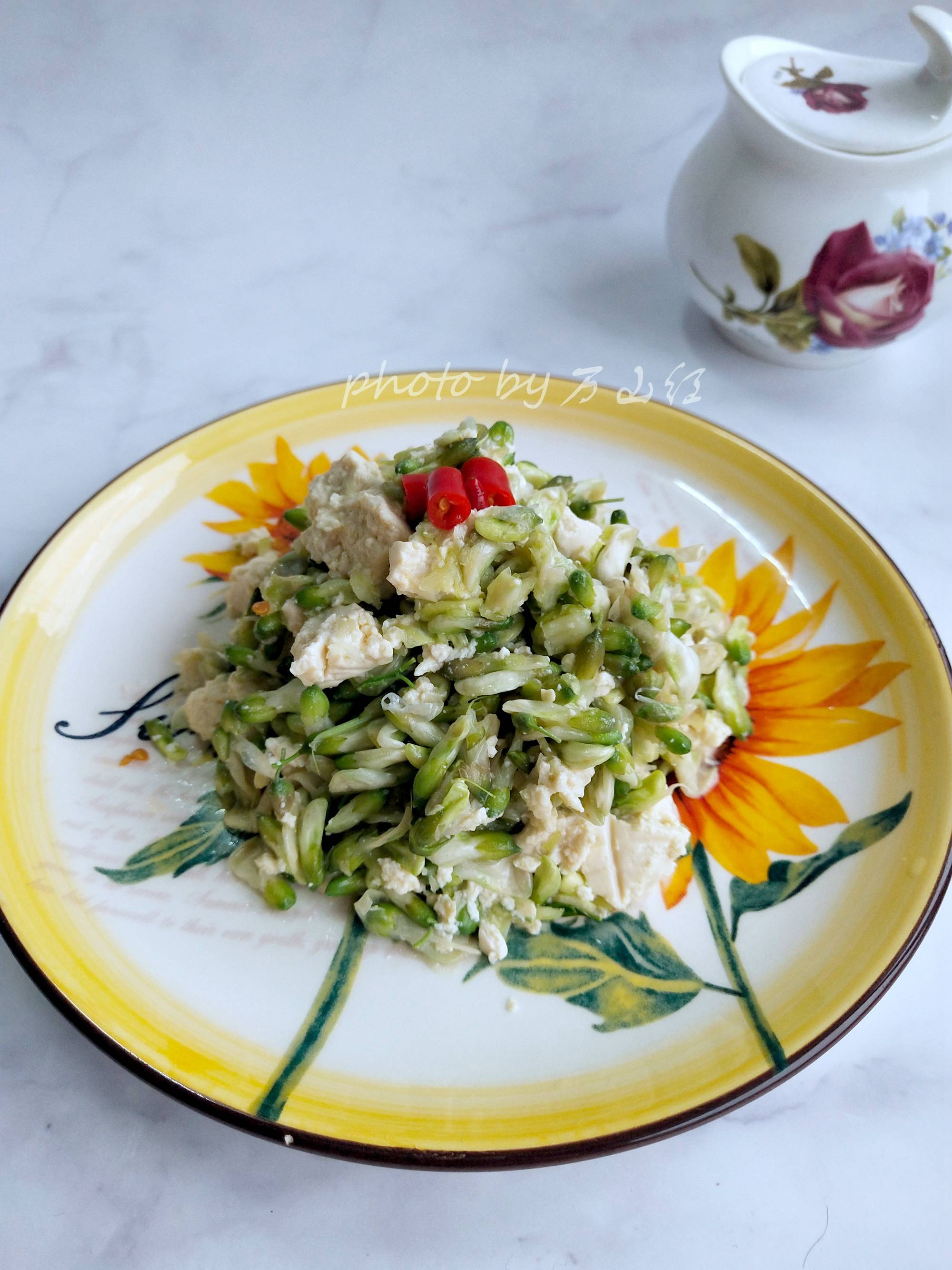 槐花拌豆腐的做法-家常味煮菜譜-易網(wǎng)健康養(yǎng)生網(wǎng) 槐花拌豆腐的做法-家常味煮菜譜