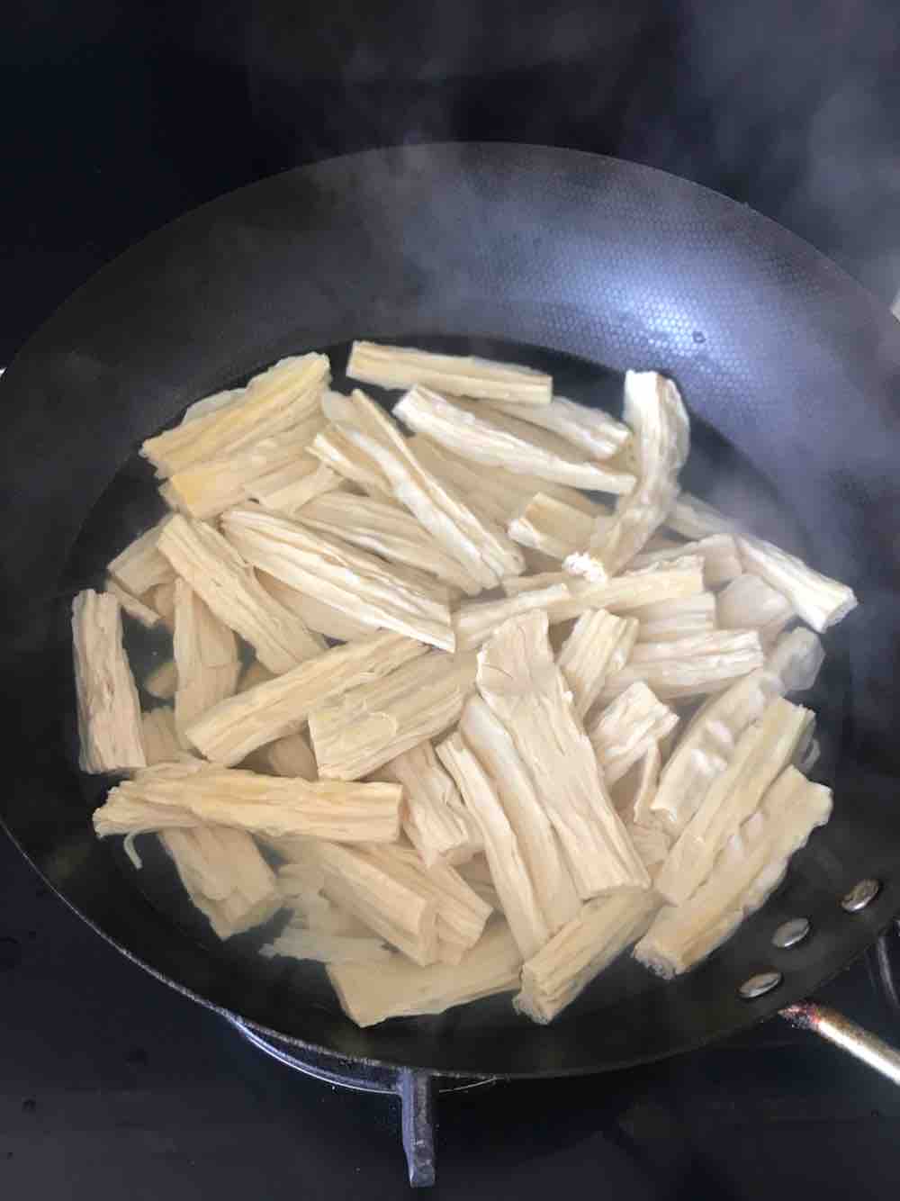 百香涼拌腐竹的做法-酸辣味拌菜譜-易網<a href=http://www.jsjjzhkt.cn/ target=_blank class=infotextkey>健康養生</a>網 百香涼拌腐竹的做法-酸辣味拌菜譜