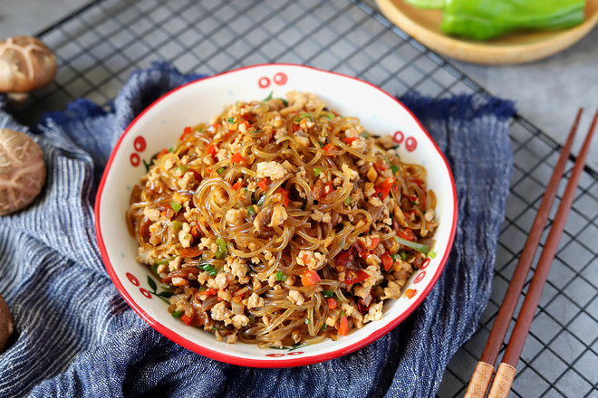 香菇肉末粉絲的做法-家常味炒菜譜-易網健康養生網 香菇肉末粉絲的做法-家常味炒菜譜