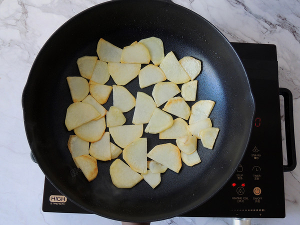 干鍋雞翅的做法-家常味燒菜譜-易網(wǎng)健康養(yǎng)生網(wǎng) 干鍋雞翅的做法-家常味燒菜譜