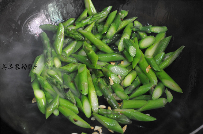 蘆筍炒煮雞蛋的做法-家常味炒菜譜-易網健康養生網 蘆筍炒煮雞蛋的做法-家常味炒菜譜