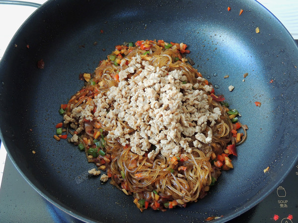 香菇肉末粉絲的做法-家常味炒菜譜-易網健康養生網 香菇肉末粉絲的做法-家常味炒菜譜