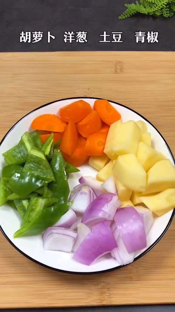 三汁雞翅燜鍋的做法-咸鮮味燜菜譜-易網健康養生網 三汁雞翅燜鍋的做法-咸鮮味燜菜譜