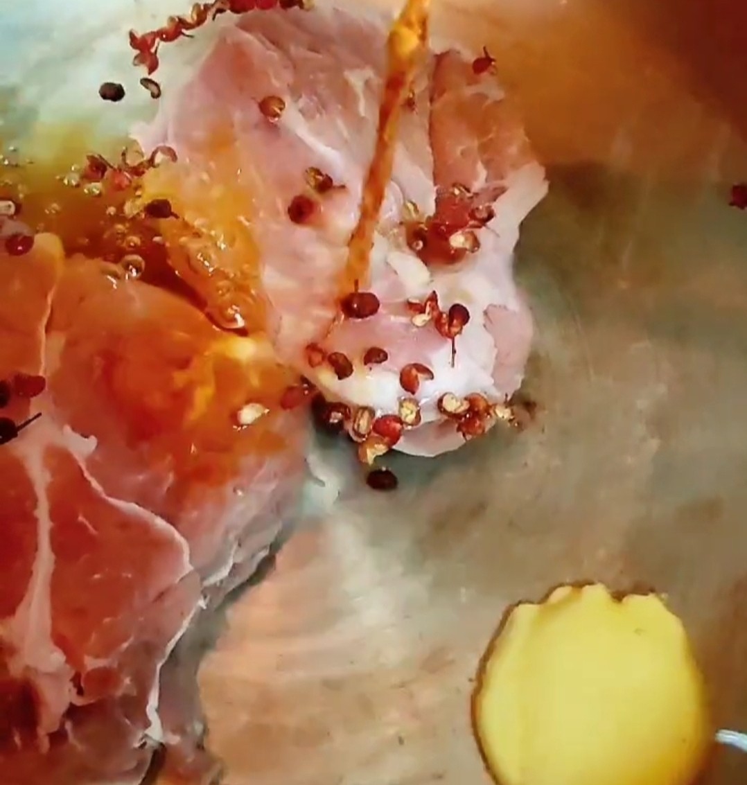 冷吃牛肉的做法-麻辣味其它工藝菜譜-易網(wǎng)<a href=http://www.jsjjzhkt.cn/ target=_blank class=infotextkey>健康養(yǎng)生</a>網(wǎng) 冷吃牛肉的做法-麻辣味其它工藝菜譜