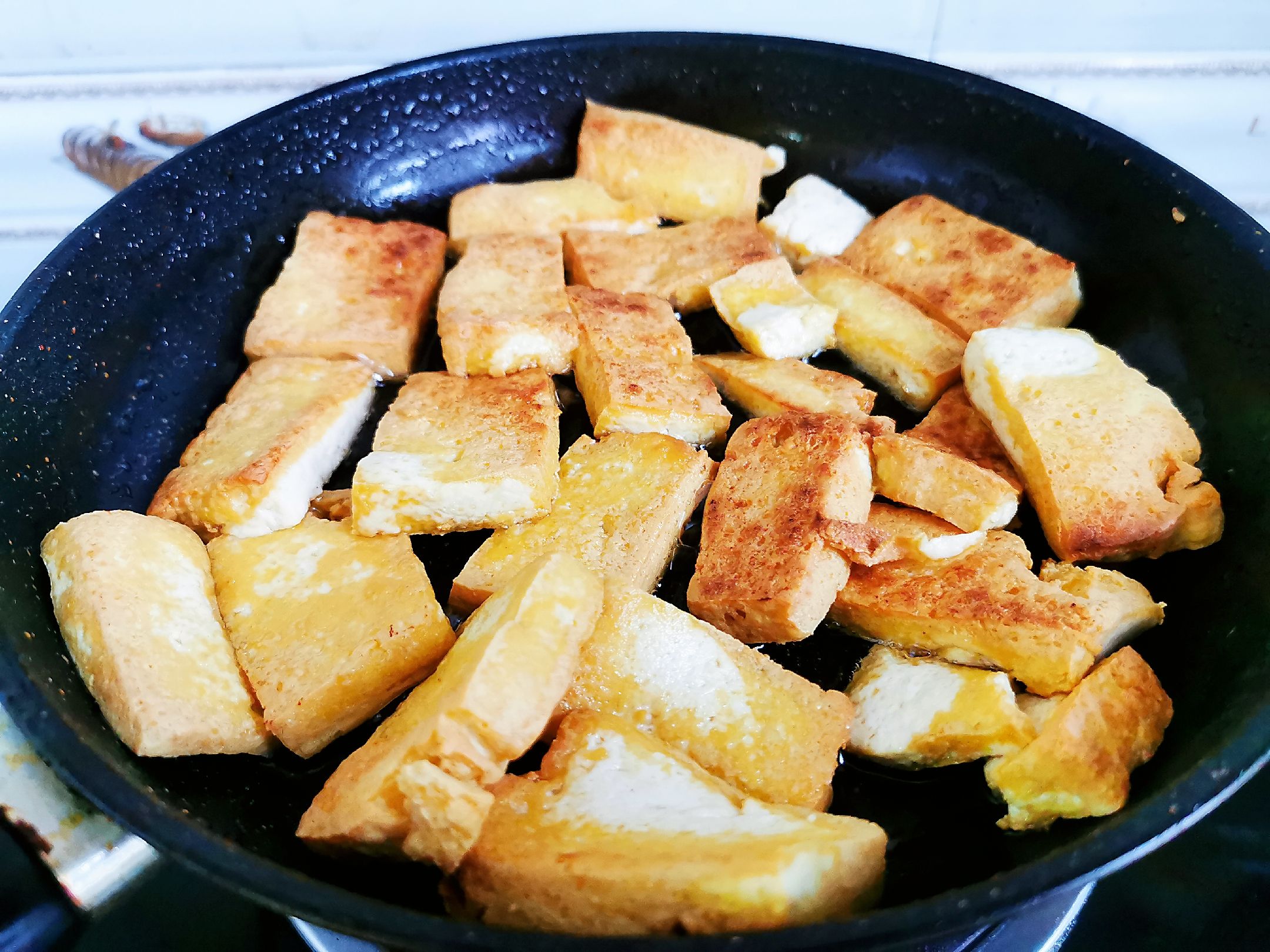 豆腐炒香腸的做法-咸鮮味炒菜譜-易網健康養生網 豆腐炒香腸的做法-咸鮮味炒菜譜