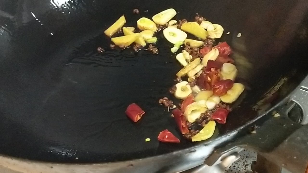 香辣蝦的做法-香辣味炸菜譜