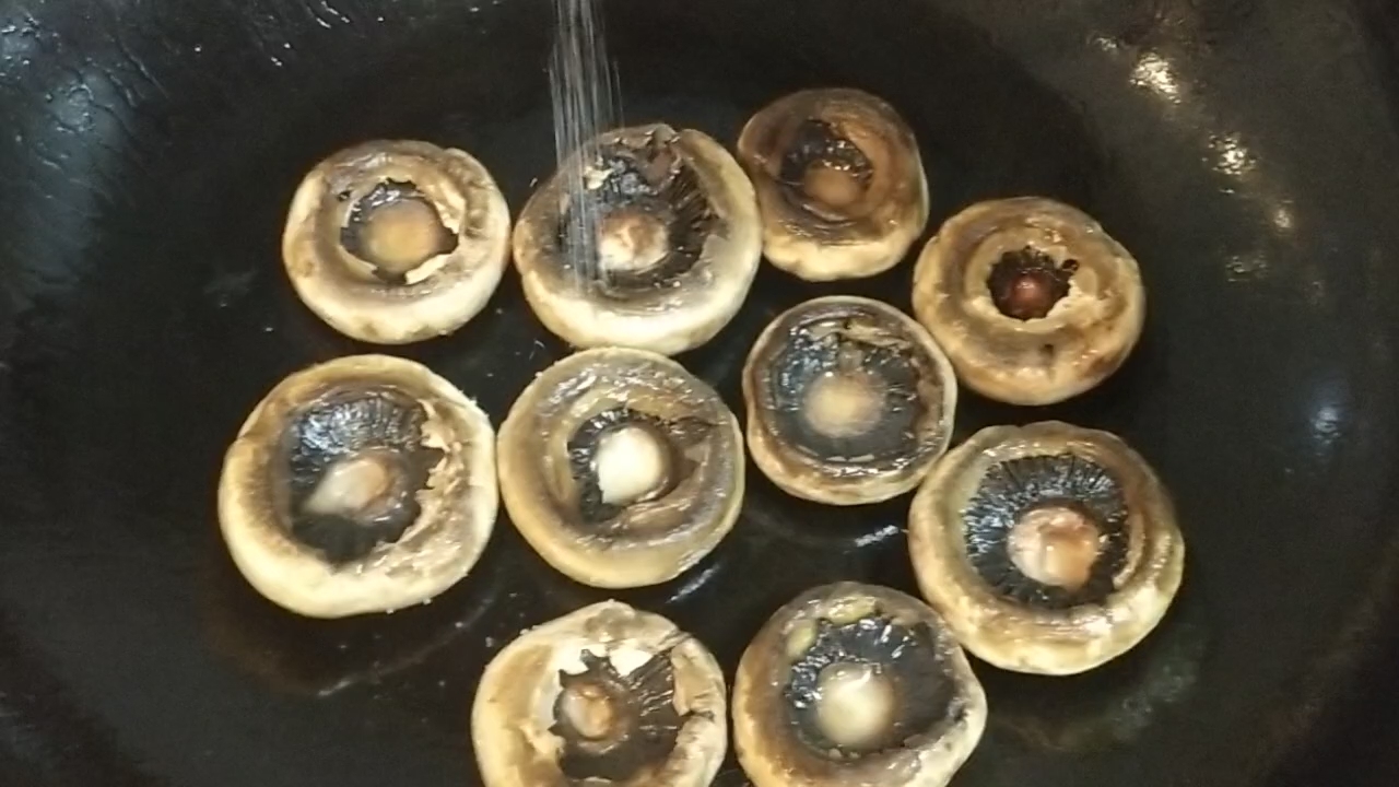 香煎口蘑的做法-家常味煎菜譜-易網健康養生網 香煎口蘑的做法-家常味煎菜譜