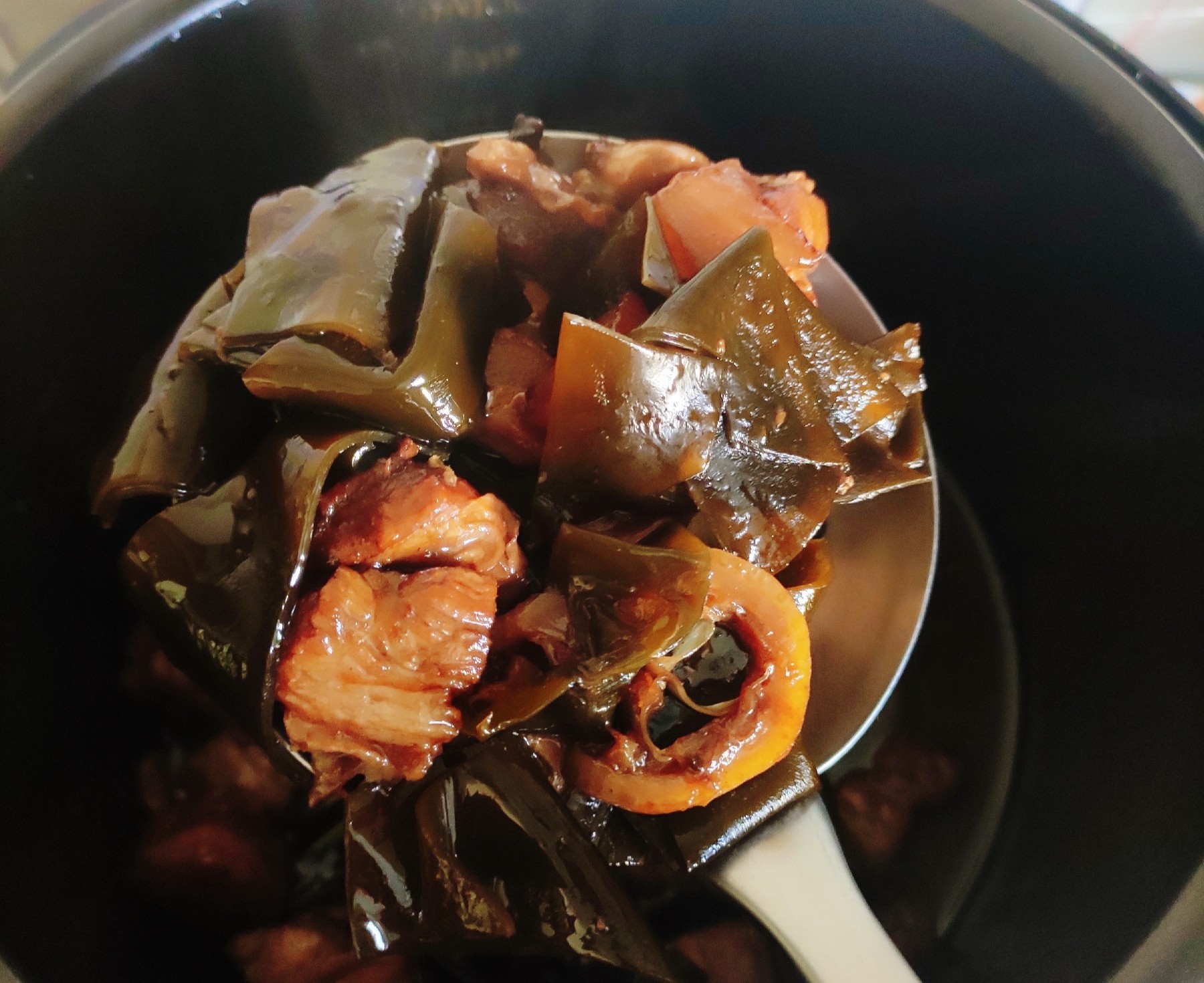 紅燒肉燉海帶的做法-咸鮮味燉菜譜