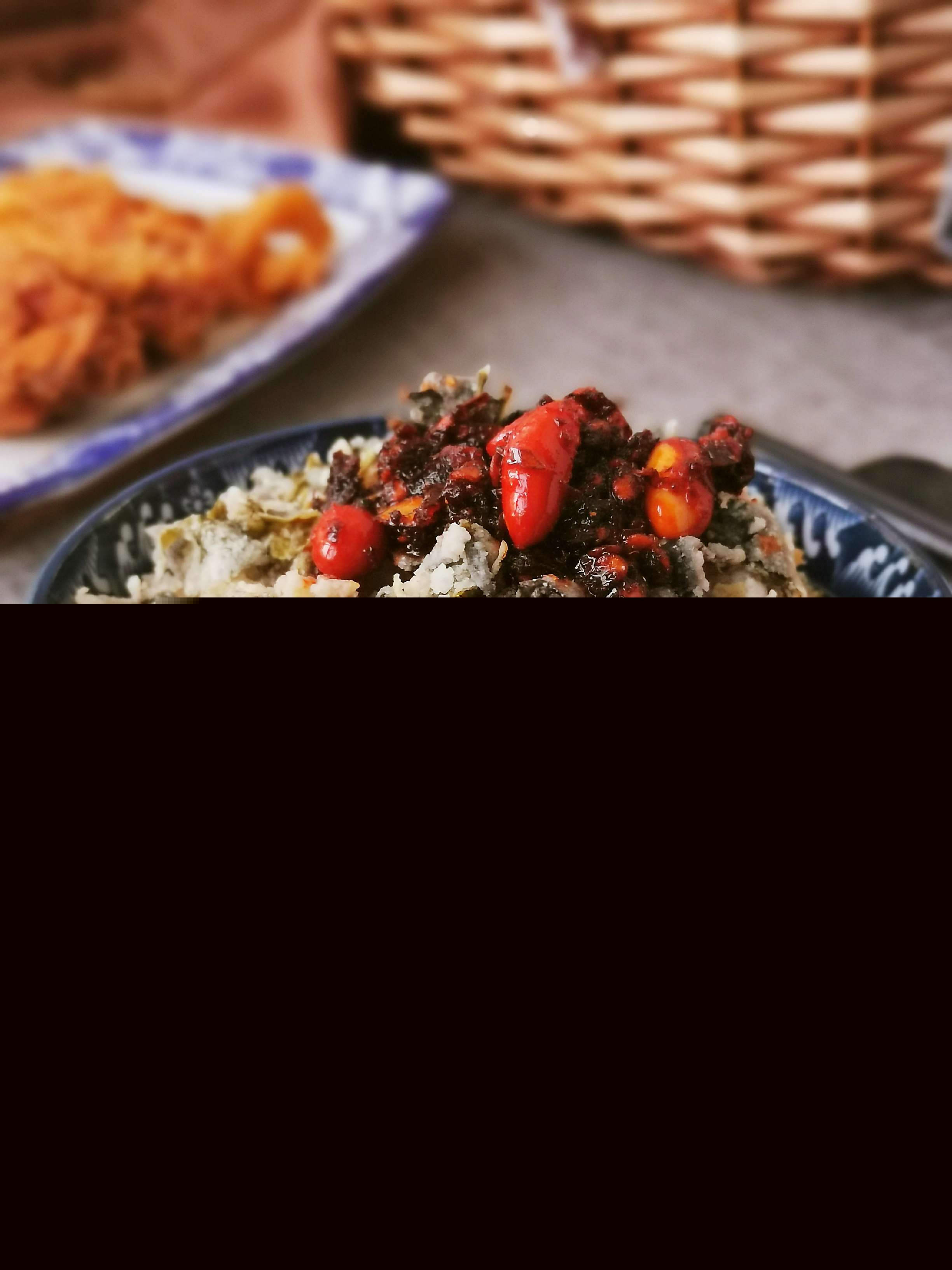 老干媽萵筍葉撥爛子的做法-香辣味蒸菜譜