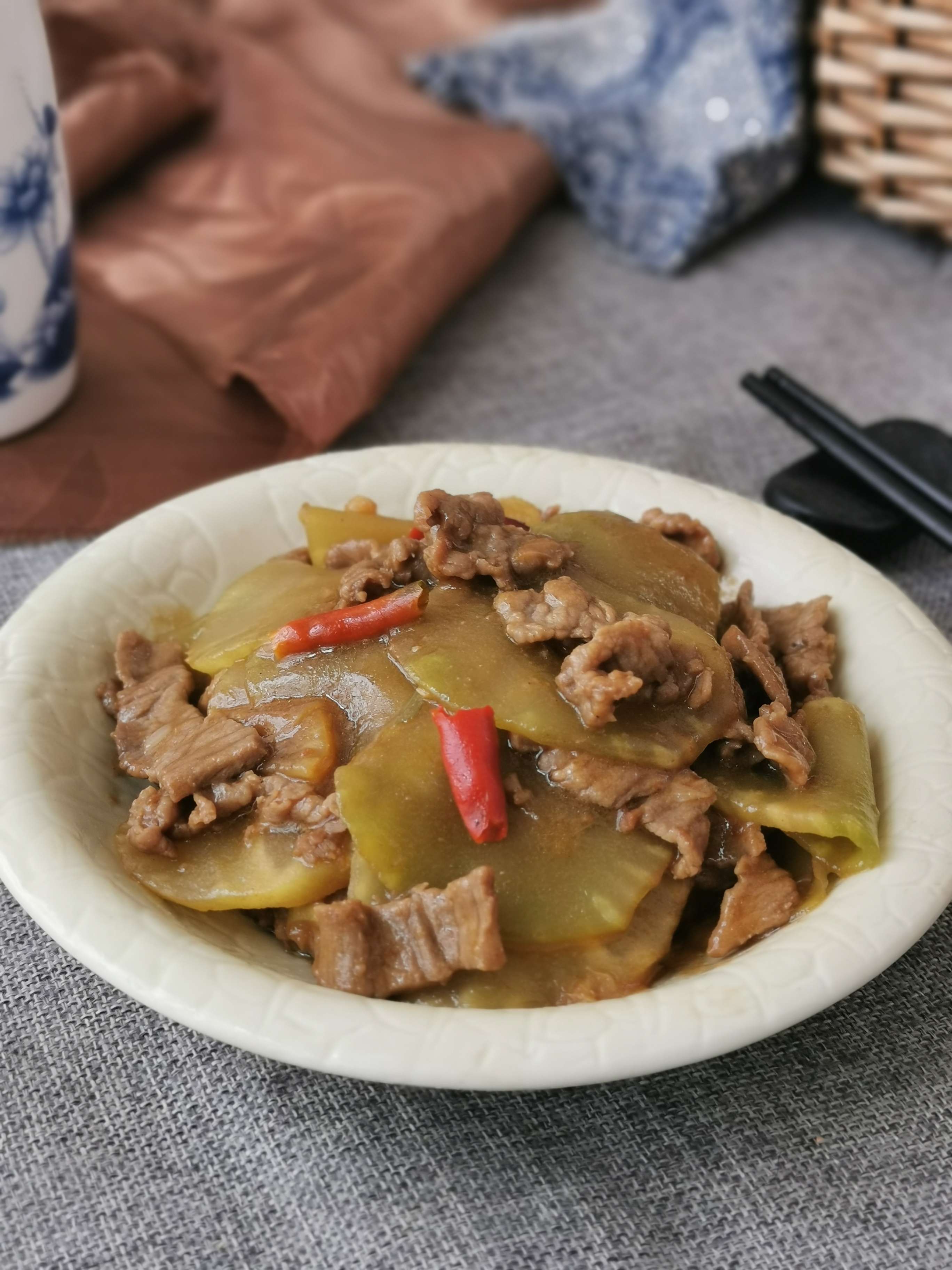 萵筍牛肉片的做法-咸鮮味炒菜譜-易網健康養生網 萵筍牛肉片的做法-咸鮮味炒菜譜