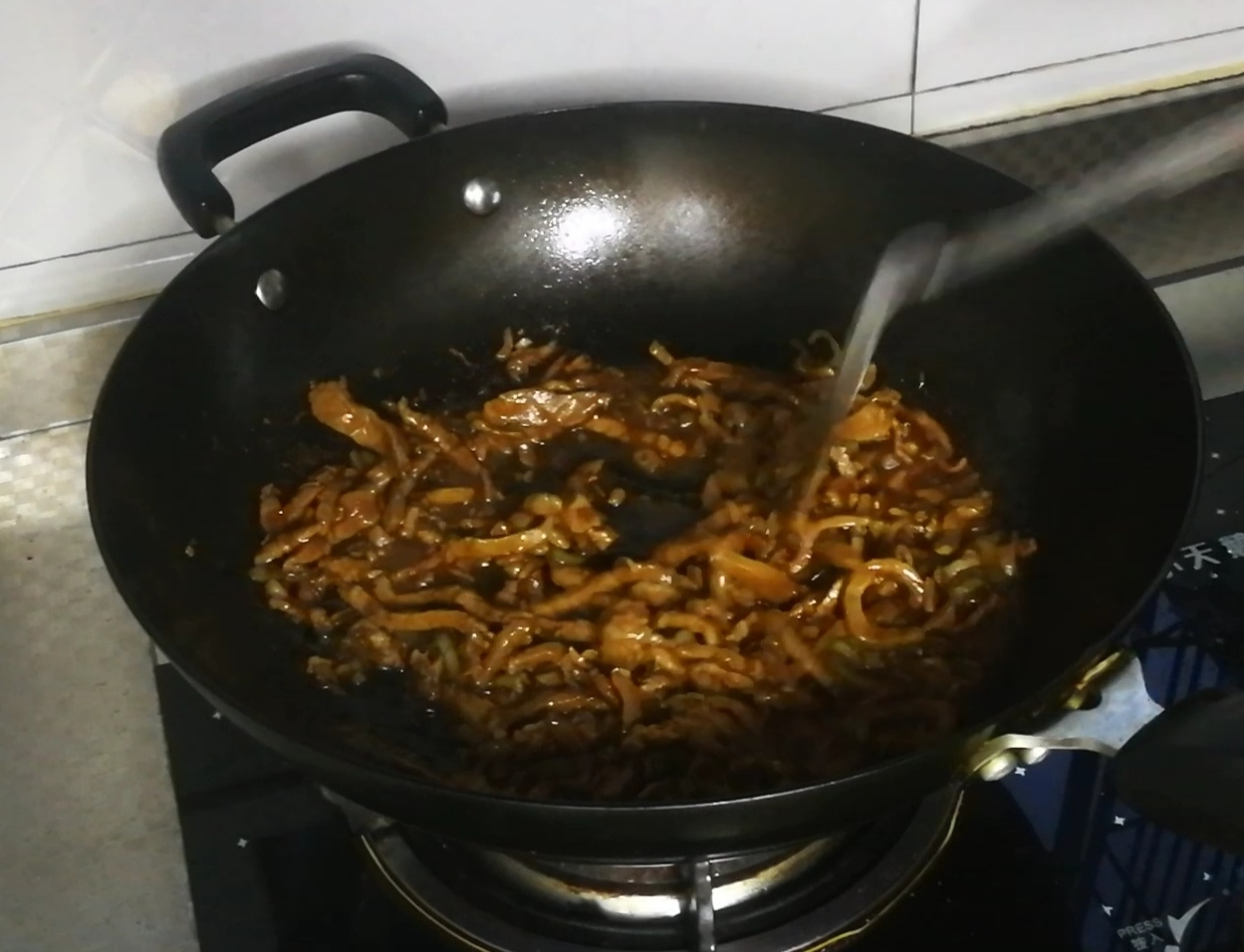 肉絲拌菠菜的做法-家常味拌菜譜-易網(wǎng)健康養(yǎng)生網(wǎng) 肉絲拌菠菜的做法-家常味拌菜譜