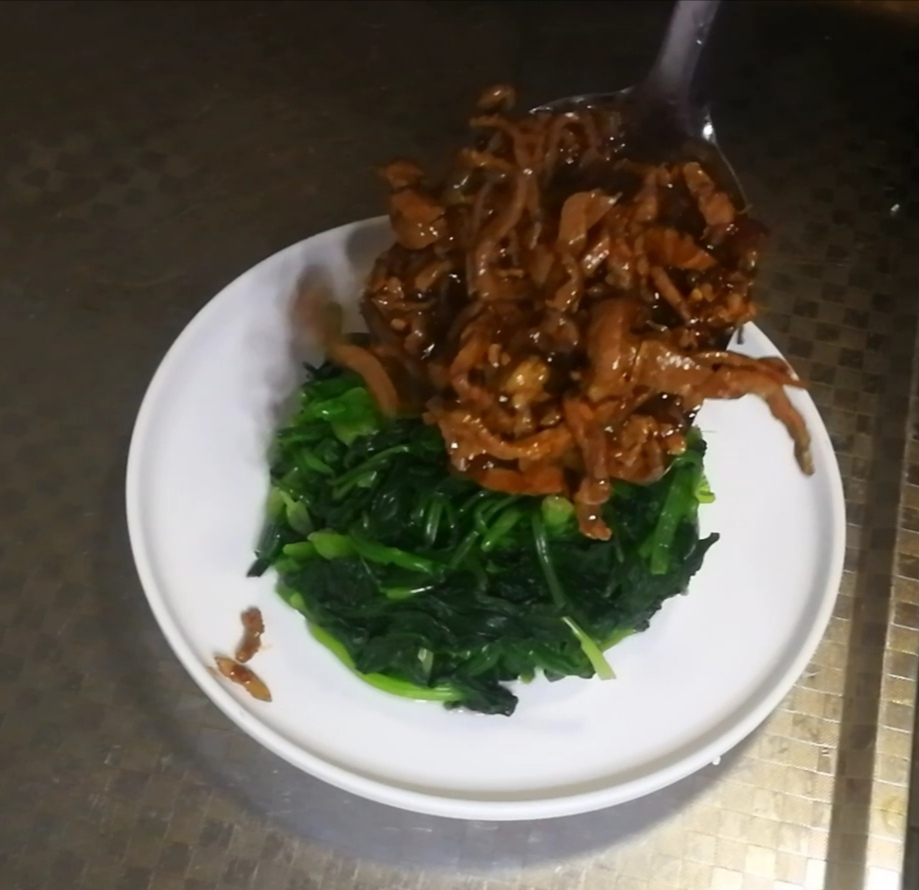 肉絲拌菠菜的做法-家常味拌菜譜-易網(wǎng)健康養(yǎng)生網(wǎng) 肉絲拌菠菜的做法-家常味拌菜譜