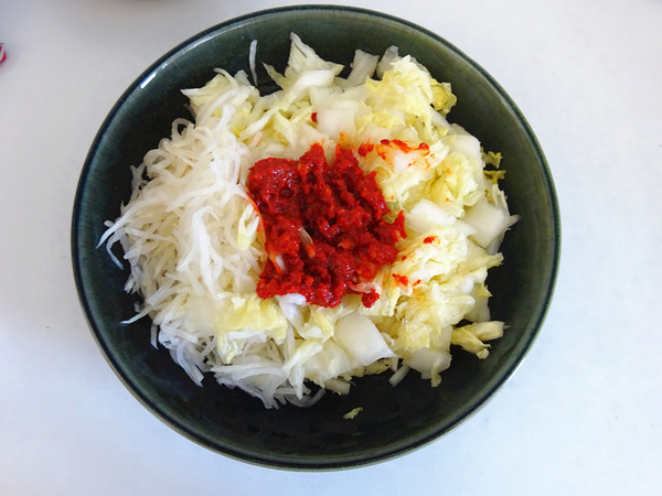 妙拌白菜蘿卜的做法-咸鮮味拌菜譜-易網健康養生網 妙拌白菜蘿卜的做法-咸鮮味拌菜譜