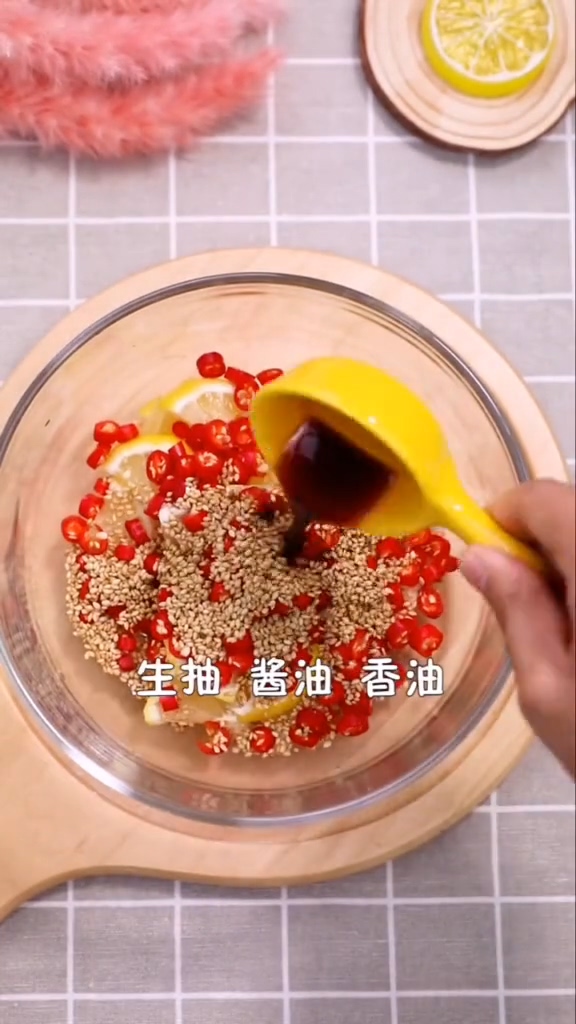 低卡涼拌雞絲的做法-咸鮮味拌菜譜-易網(wǎng)健康養(yǎng)生網(wǎng) 低卡涼拌雞絲的做法-咸鮮味拌菜譜