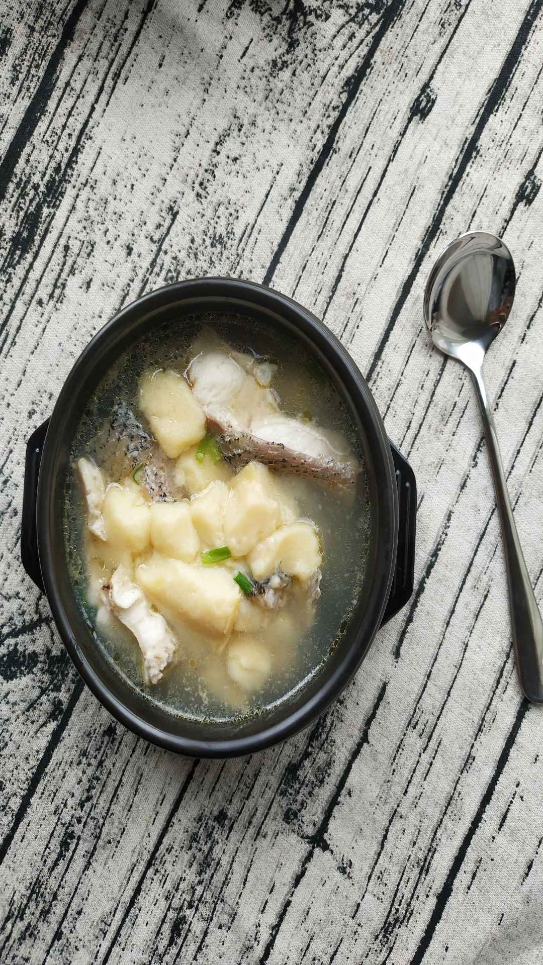 鷹嘴豆腐燉黑魚的做法-咸鮮味燉菜譜-易網(wǎng)健康養(yǎng)生網(wǎng) 鷹嘴豆腐燉黑魚的做法-咸鮮味燉菜譜