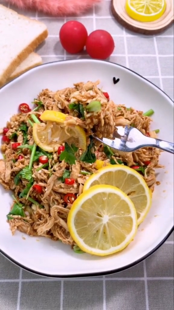 低卡涼拌雞絲的做法-咸鮮味拌菜譜-易網(wǎng)健康養(yǎng)生網(wǎng) 低卡涼拌雞絲的做法-咸鮮味拌菜譜