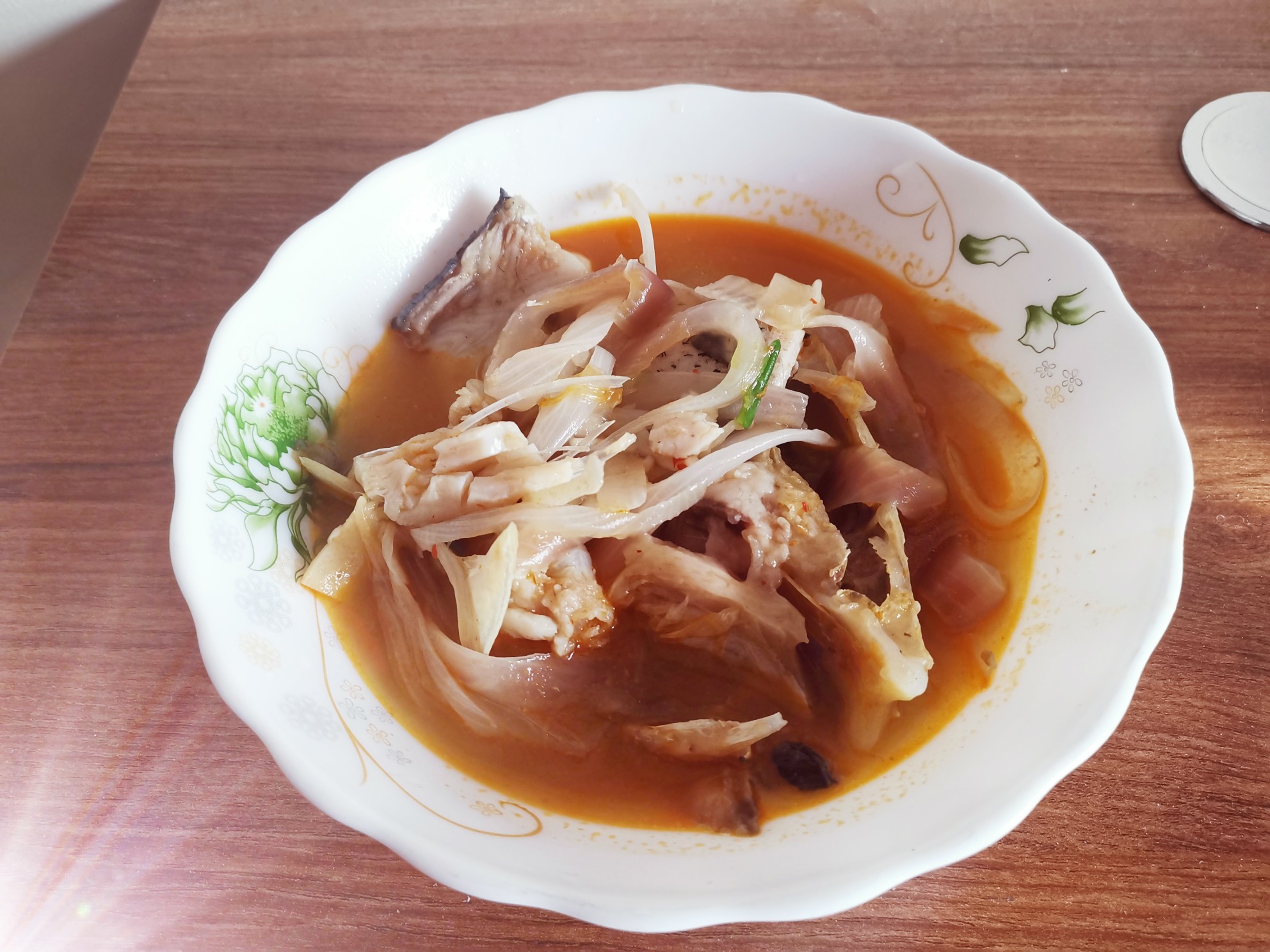 洋蔥燉花鰱的做法-家常味煮菜譜-易網健康養生網 洋蔥燉花鰱的做法-家常味煮菜譜