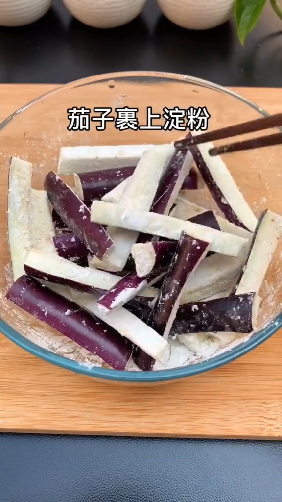 下飯菜地三鮮的做法-咸鮮味炒菜譜-易網(wǎng)健康養(yǎng)生網(wǎng) 下飯菜地三鮮的做法-咸鮮味炒菜譜