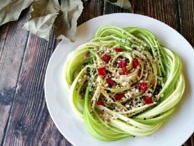 涼拌西葫蘆的做法-咸鮮味拌菜譜