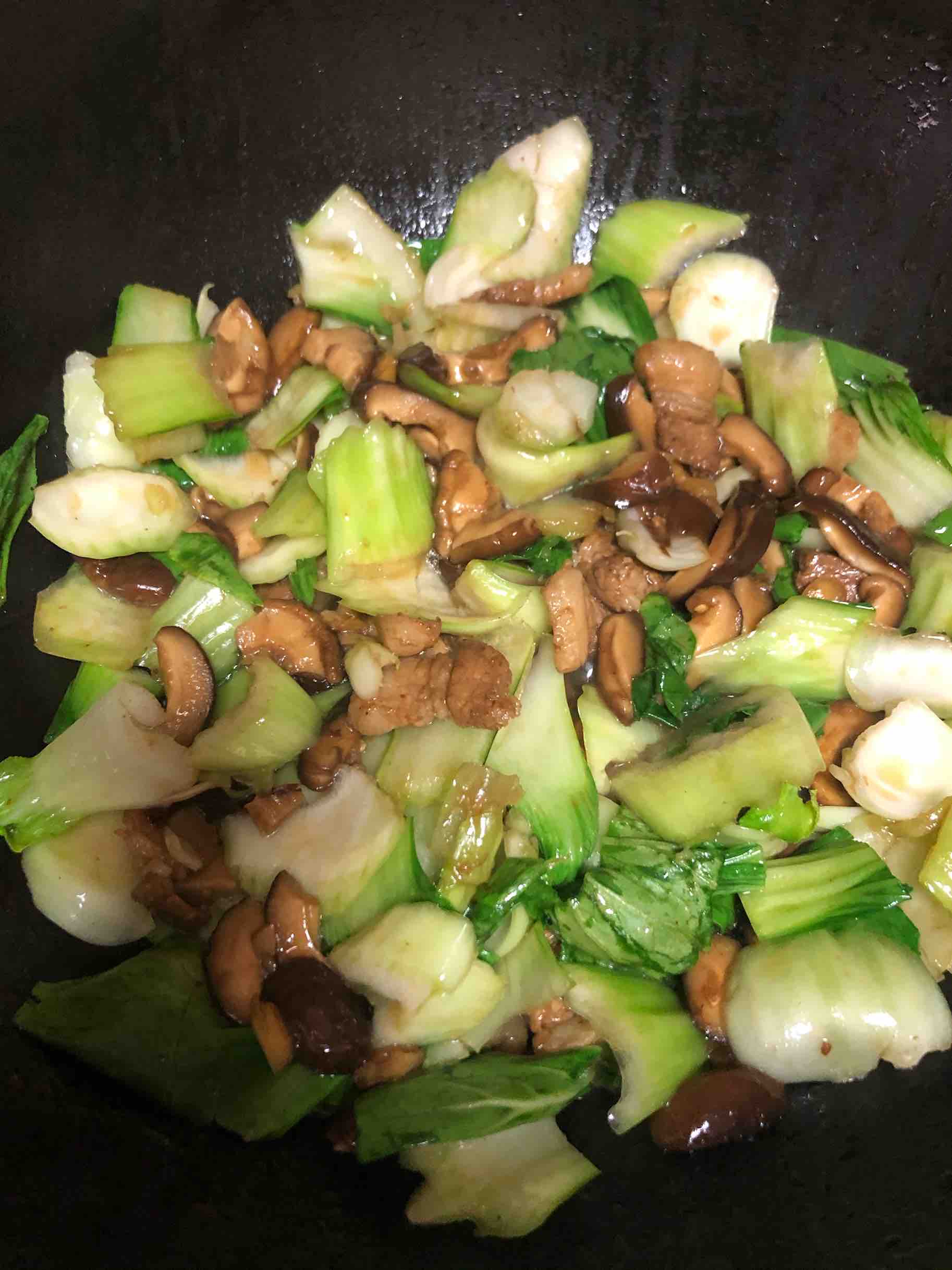 香菇油菜炒五花肉的做法-咸鮮味炒菜譜-易網健康養生網 香菇油菜炒五花肉的做法-咸鮮味炒菜譜