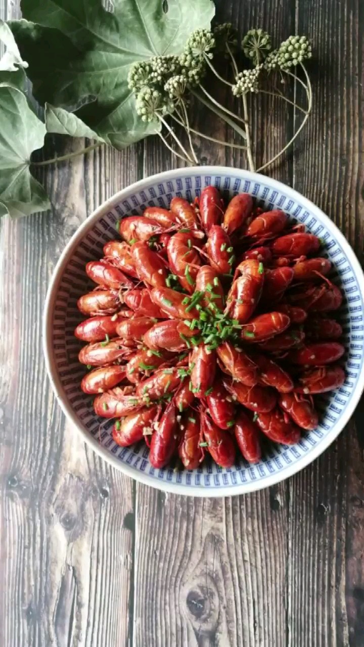 蒜蓉小龍蝦的做法-蒜香味炒菜譜