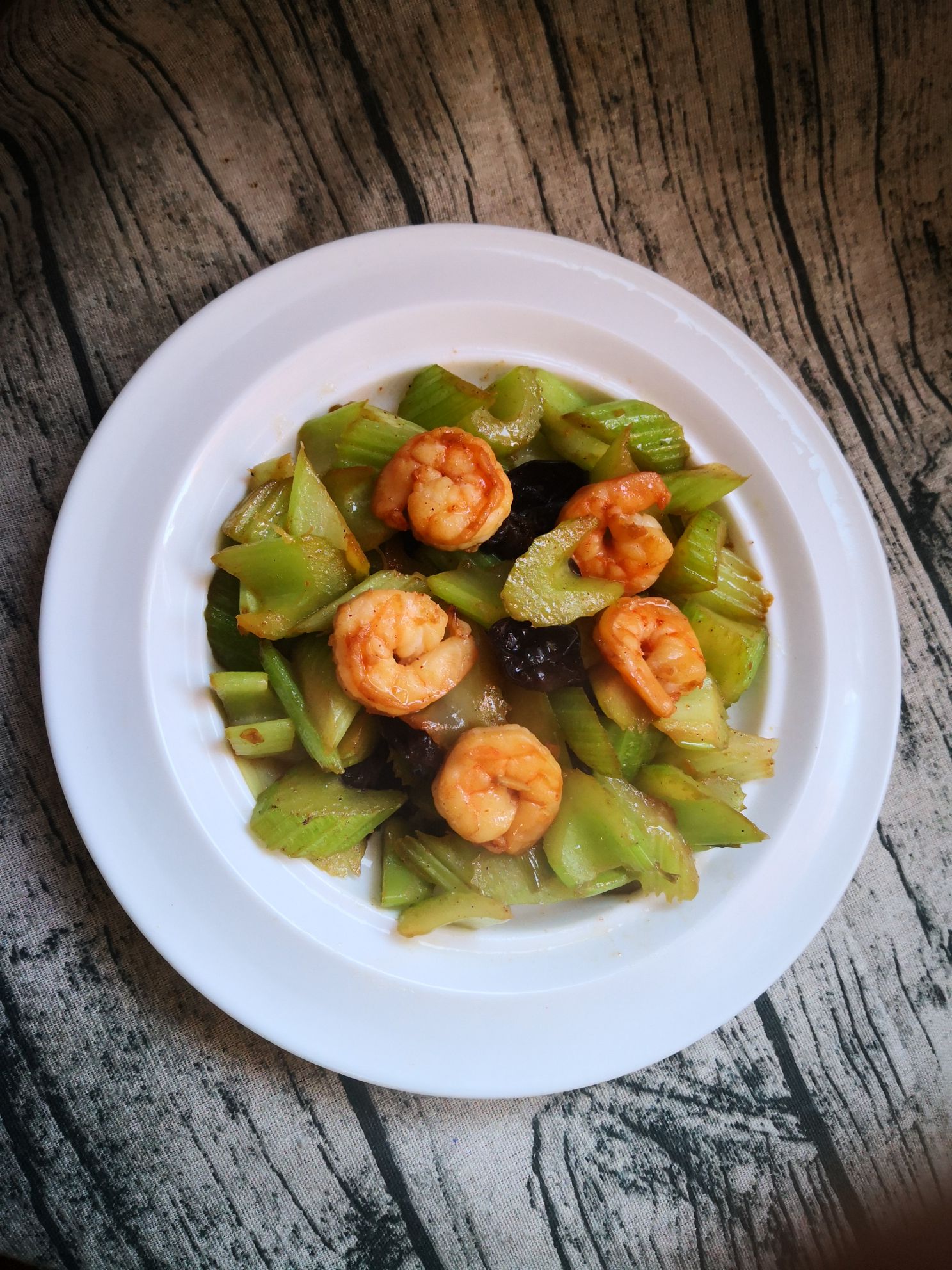 蝦仁炒西芹的做法-咸鮮味炒菜譜-易網健康養生網 蝦仁炒西芹的做法-咸鮮味炒菜譜