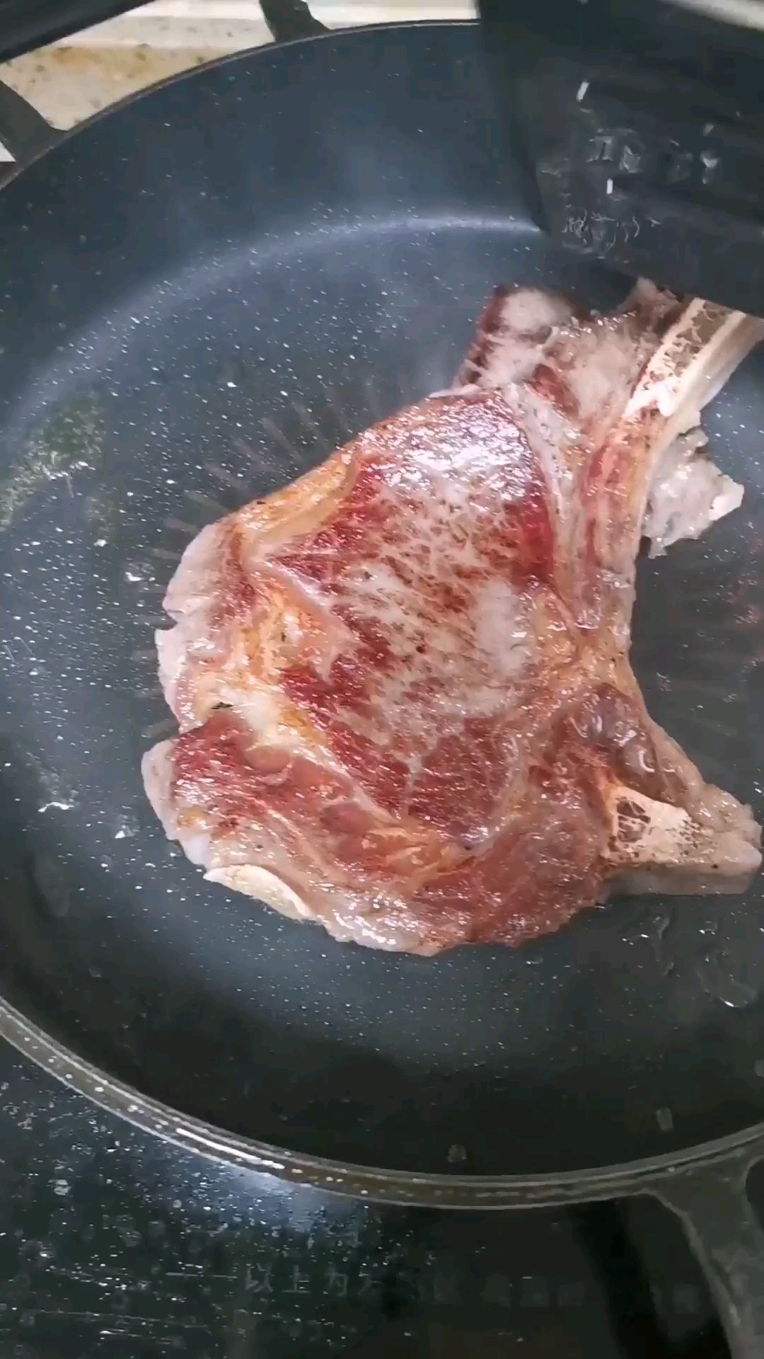 黑胡椒戰斧牛排的做法-黑椒味煎菜譜