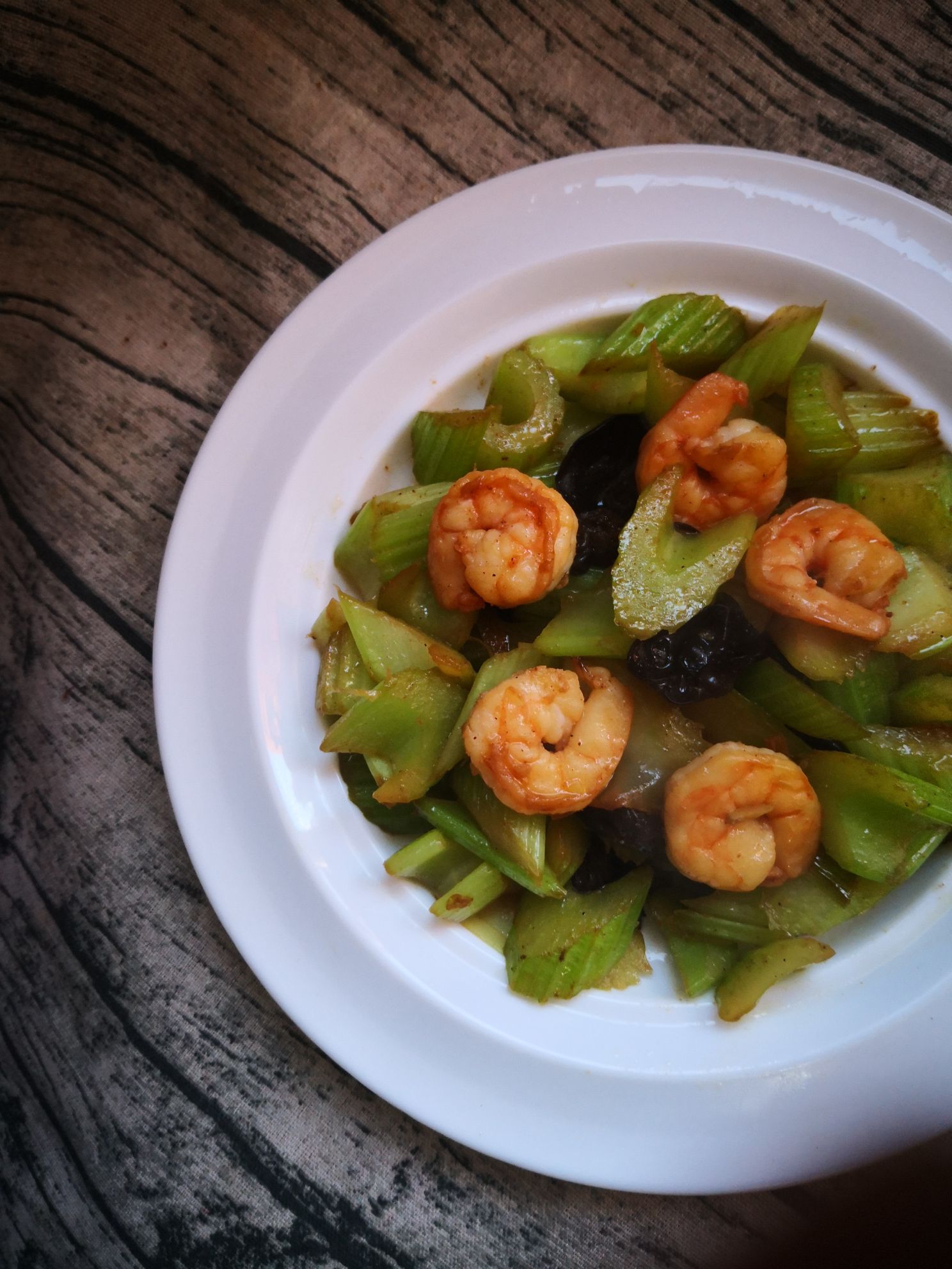 蝦仁炒西芹的做法-咸鮮味炒菜譜-易網健康養生網 蝦仁炒西芹的做法-咸鮮味炒菜譜