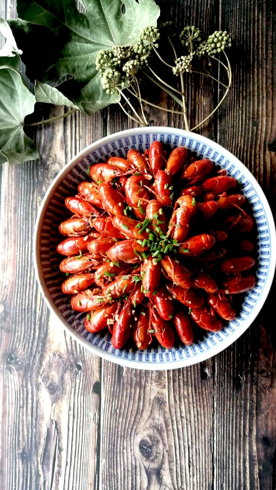 蒜蓉小龍蝦的做法-蒜香味炒菜譜-易網健康養生網 蒜蓉小龍蝦的做法-蒜香味炒菜譜