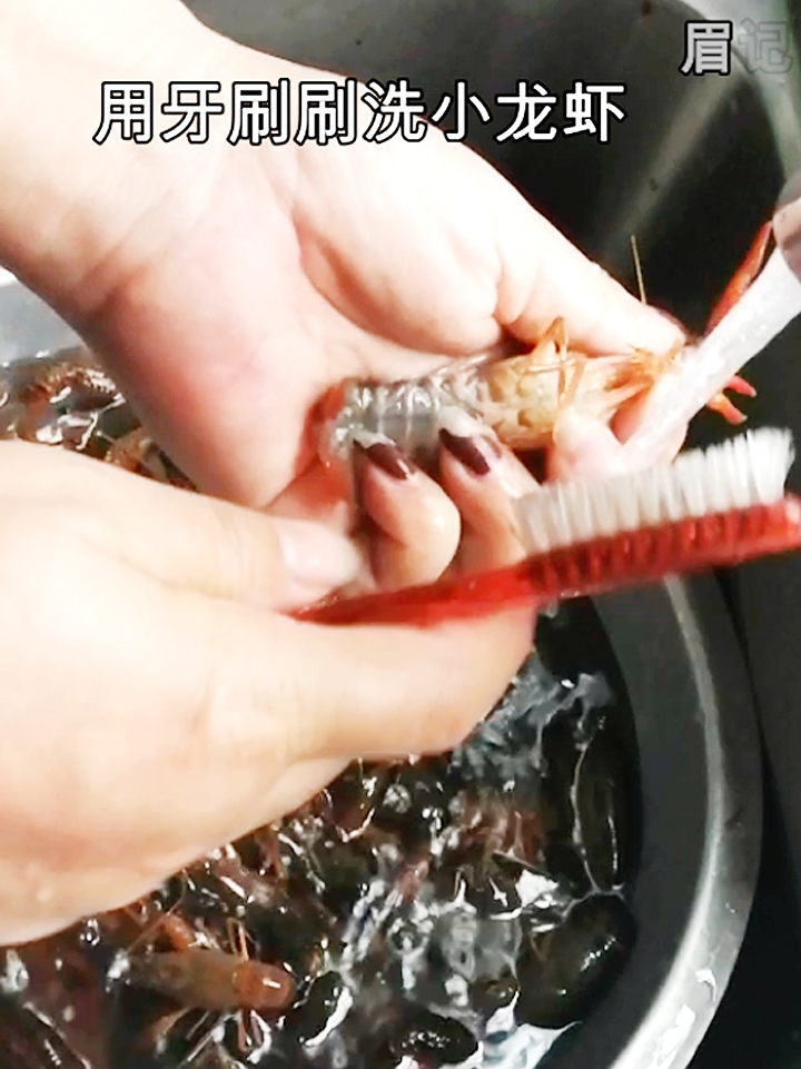 蒜蓉小龍蝦的做法-蒜香味炒菜譜-易網健康養生網 蒜蓉小龍蝦的做法-蒜香味炒菜譜