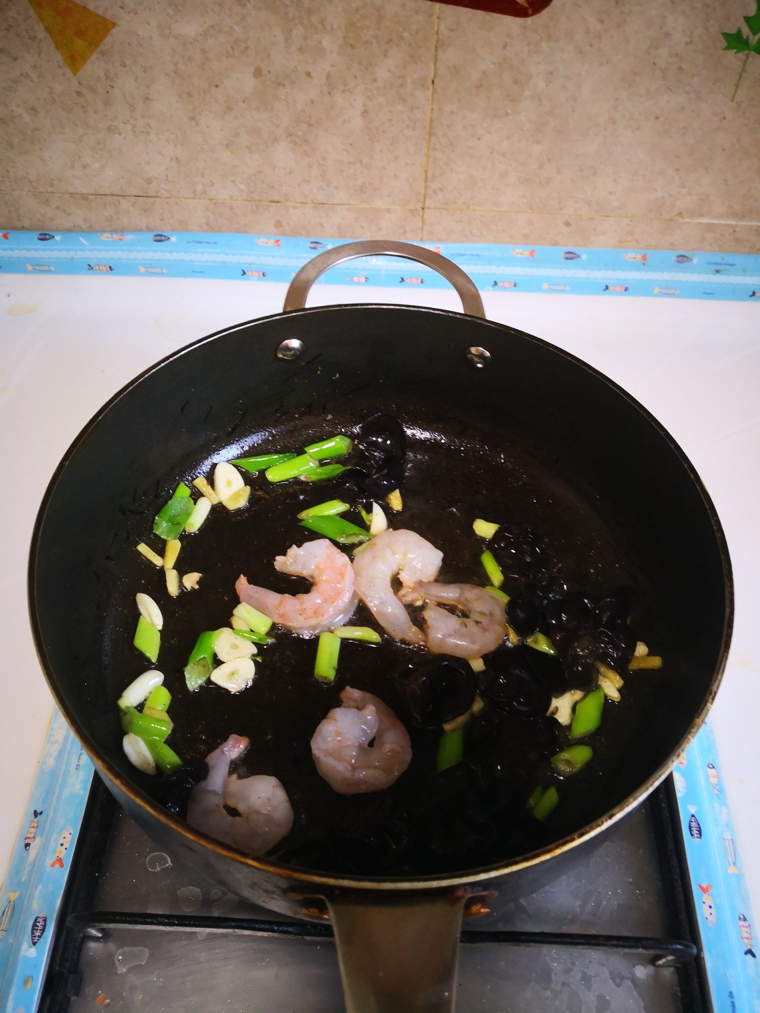 蝦仁炒西芹的做法-咸鮮味炒菜譜-易網健康養生網 蝦仁炒西芹的做法-咸鮮味炒菜譜