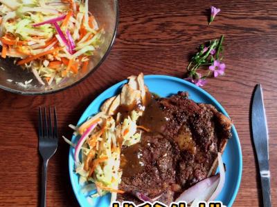 在家也能煎出鮮嫩多汁高大上的戰斧牛排的做法-黑椒味煎菜譜