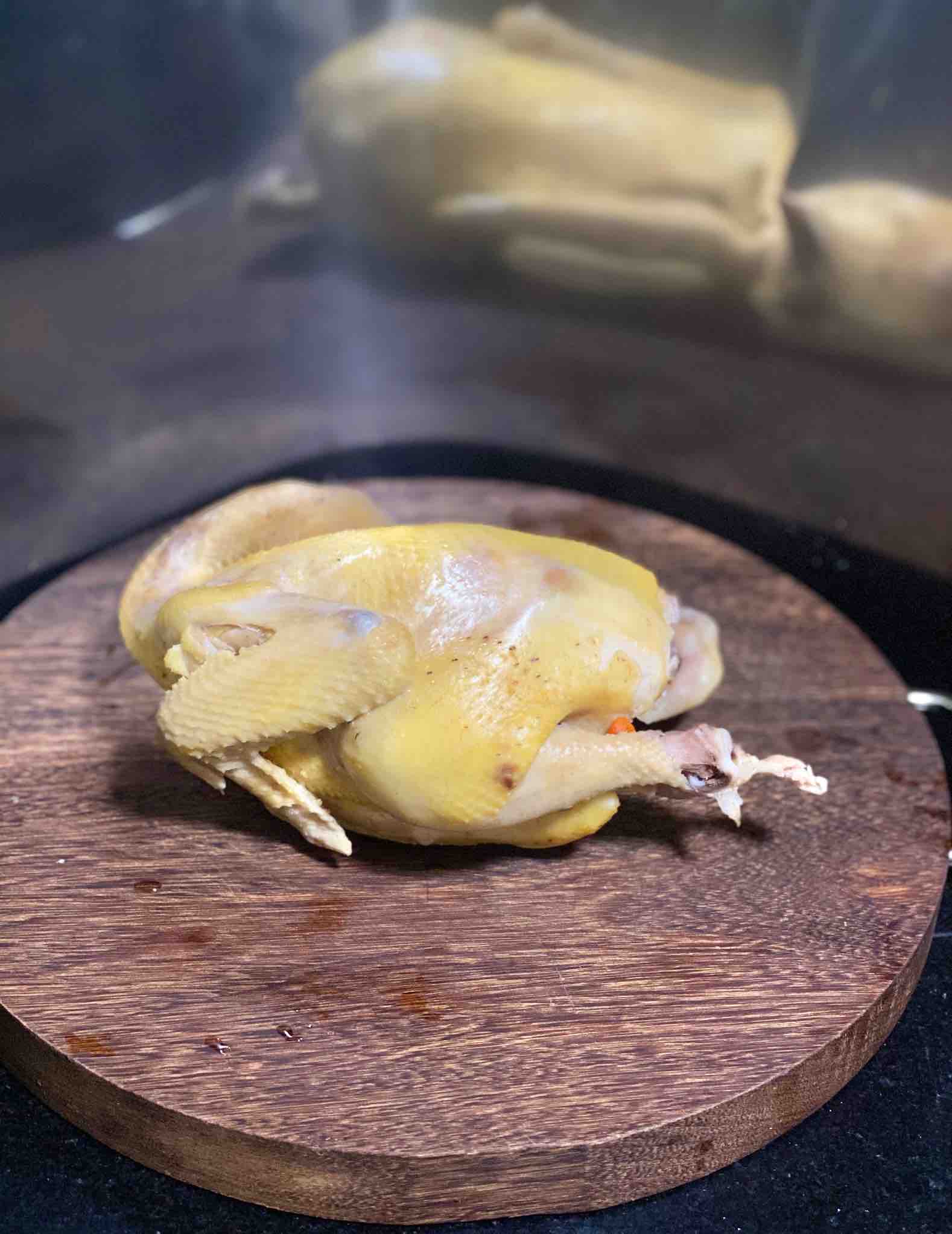 鮮嫩爽口之白切雞的做法-咸鮮味煮菜譜-易網(wǎng)健康養(yǎng)生網(wǎng) 鮮嫩爽口之白切雞的做法-咸鮮味煮菜譜