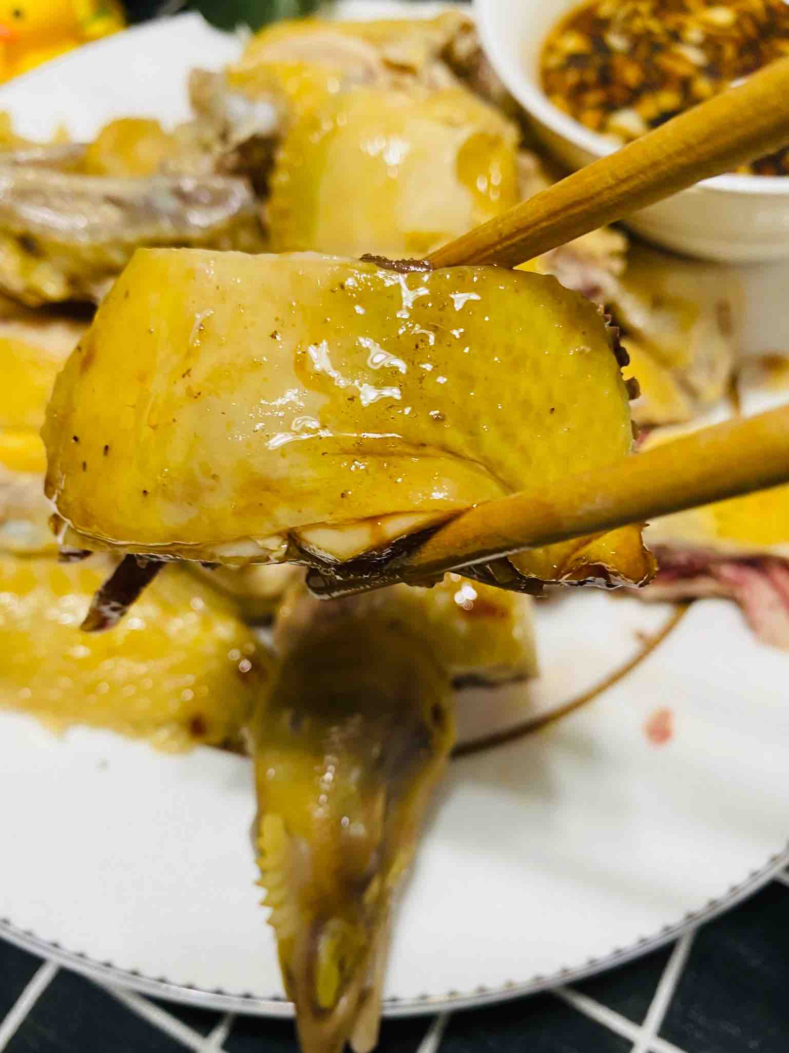 鮮嫩爽口之白切雞的做法-咸鮮味煮菜譜-易網(wǎng)健康養(yǎng)生網(wǎng) 鮮嫩爽口之白切雞的做法-咸鮮味煮菜譜