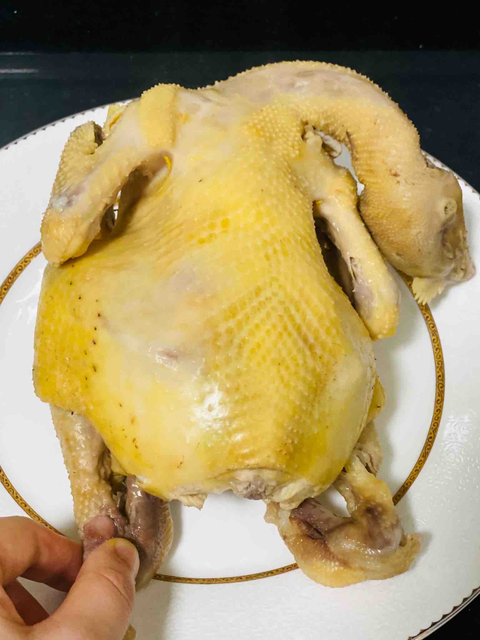 鮮嫩爽口之白切雞的做法-咸鮮味煮菜譜-易網(wǎng)健康養(yǎng)生網(wǎng) 鮮嫩爽口之白切雞的做法-咸鮮味煮菜譜