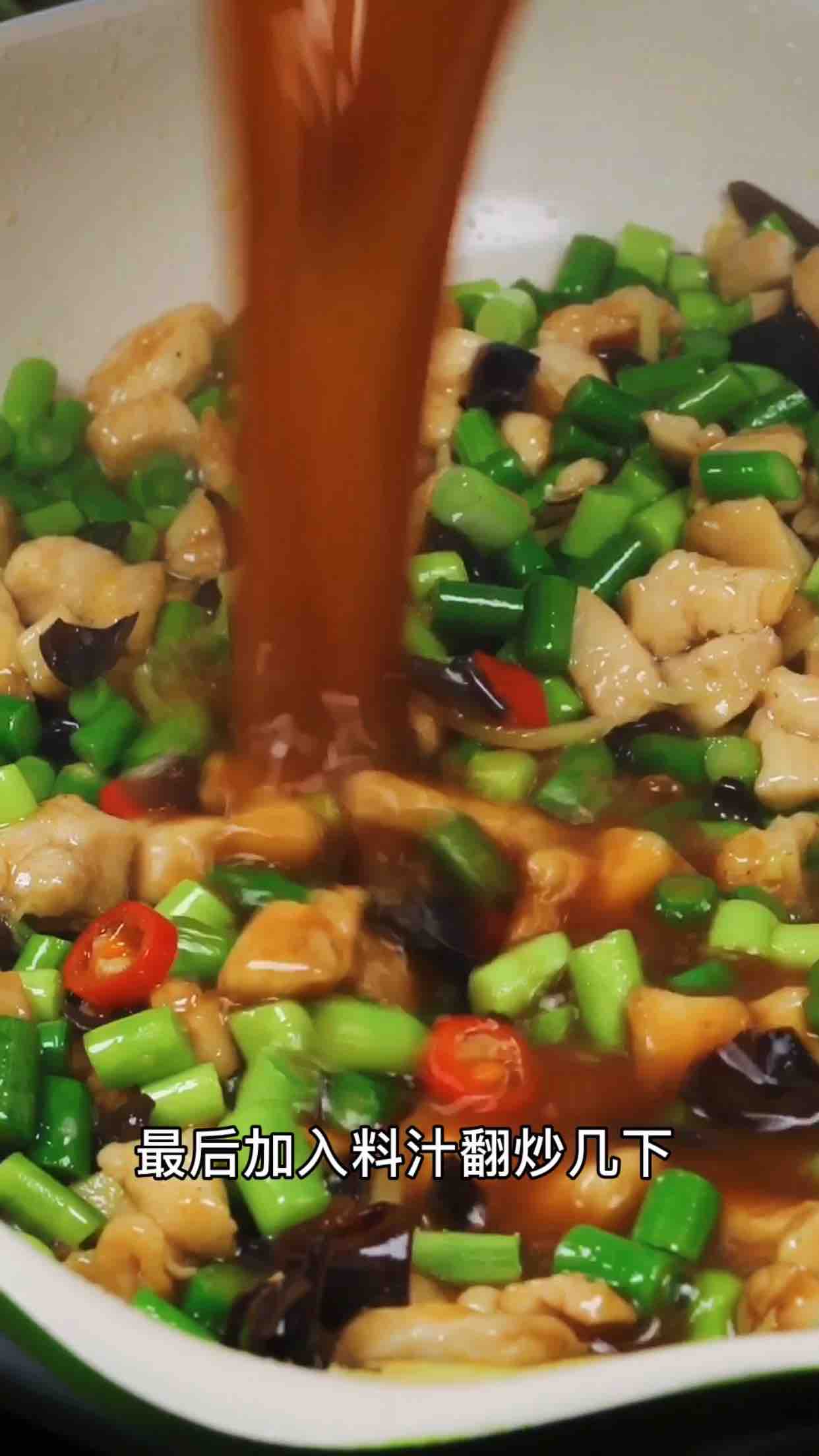 蒜苔雞丁的做法-家常味炒菜譜-易網(wǎng)健康養(yǎng)生網(wǎng) 蒜苔雞丁的做法-家常味炒菜譜