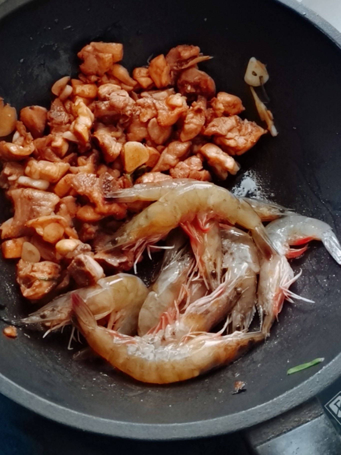 鮮蝦蛤蜊炒雞的做法-咸鮮味炒菜譜-易網健康養生網 鮮蝦蛤蜊炒雞的做法-咸鮮味炒菜譜