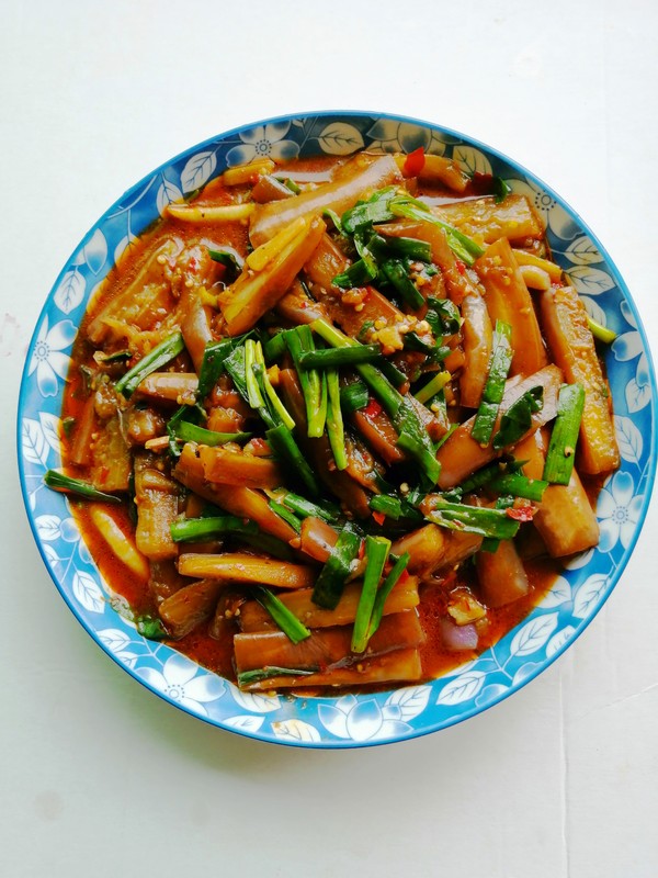 茄子炒韭菜的做法-家常味炒菜譜-易網(wǎng)健康養(yǎng)生網(wǎng) 茄子炒韭菜的做法-家常味炒菜譜