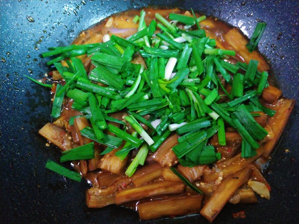 茄子炒韭菜的做法-家常味炒菜譜-易網(wǎng)健康養(yǎng)生網(wǎng) 茄子炒韭菜的做法-家常味炒菜譜