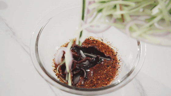 涼拌七味肥牛【孔老師教做菜】的做法-家常味拌菜譜-易網健康養生網 涼拌七味肥牛【孔老師教做菜】的做法-家常味拌菜譜