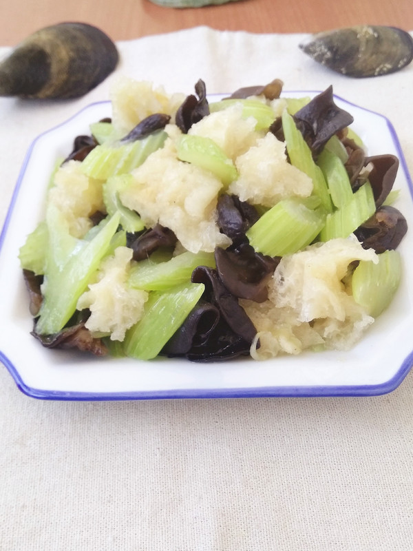 魚鰾炒西芹的做法-咸鮮味炒菜譜-易網健康養生網 魚鰾炒西芹的做法-咸鮮味炒菜譜